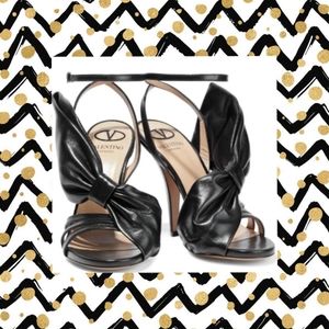 VALENTINO GARAVANI Bow-Embellished Leather Sandal